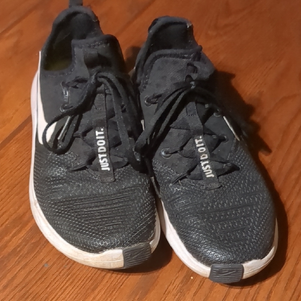 Nike Black Running Shoes size women's 8